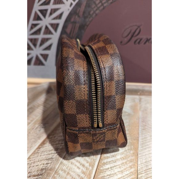 Louis Vuitton Damier Ebene Toiletry Bag 25 - Picture 4 of 12